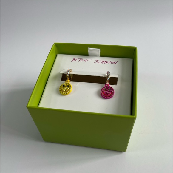 Betsey Johnson | Costume Jewelry Casual Style Earrings - Picture 7 of 7